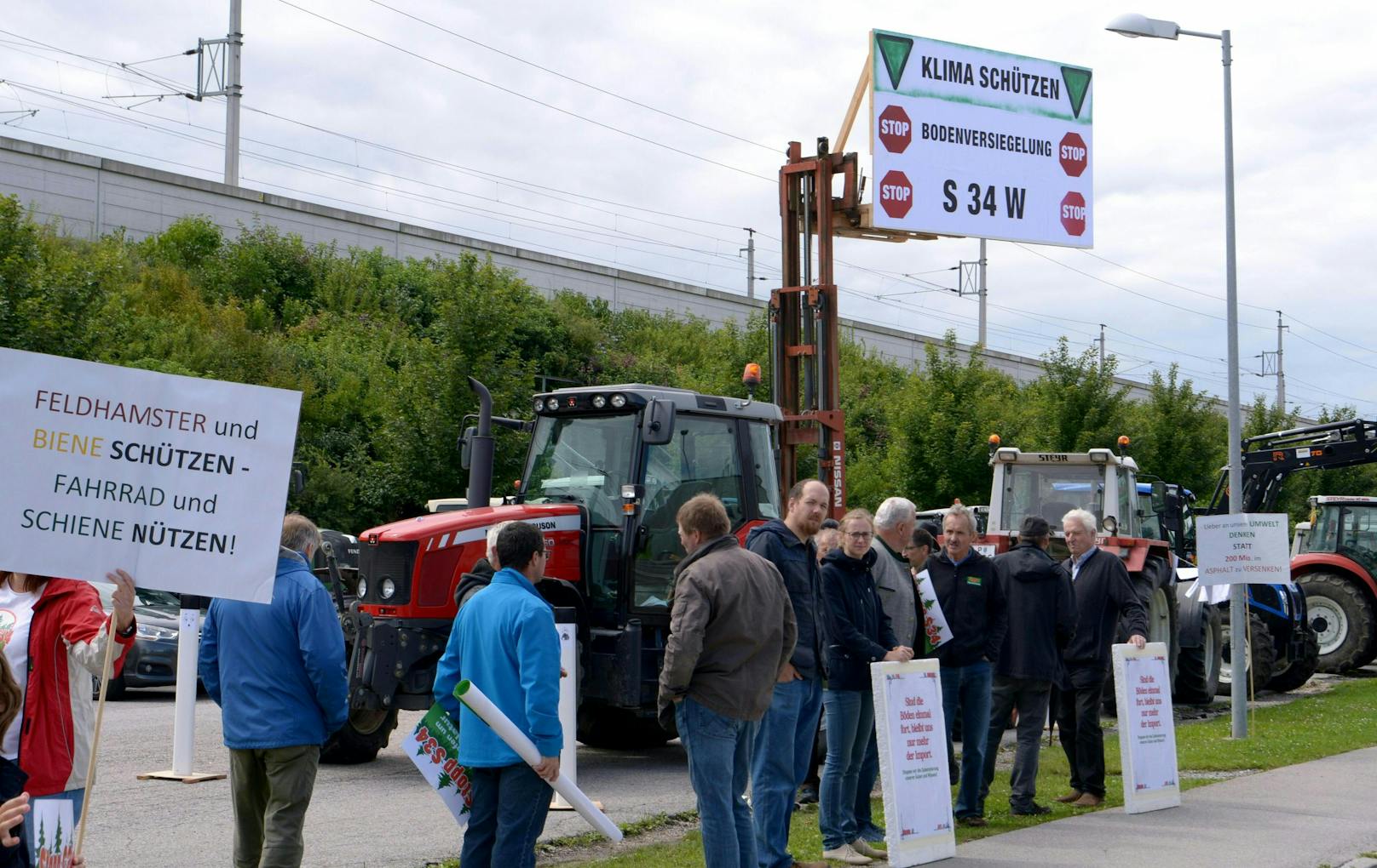 Landwirte demonstrierten gegen den Bau der S 34.