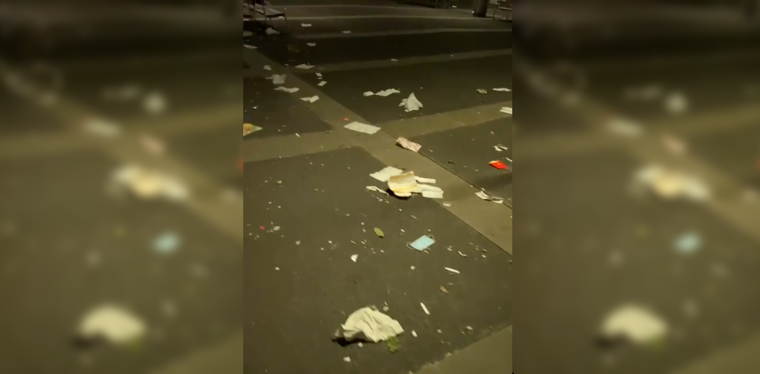 So vermüllt ist der Platz in Favoriten.