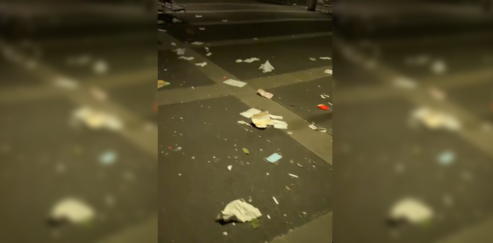 So vermüllt ist der Platz in Favoriten.