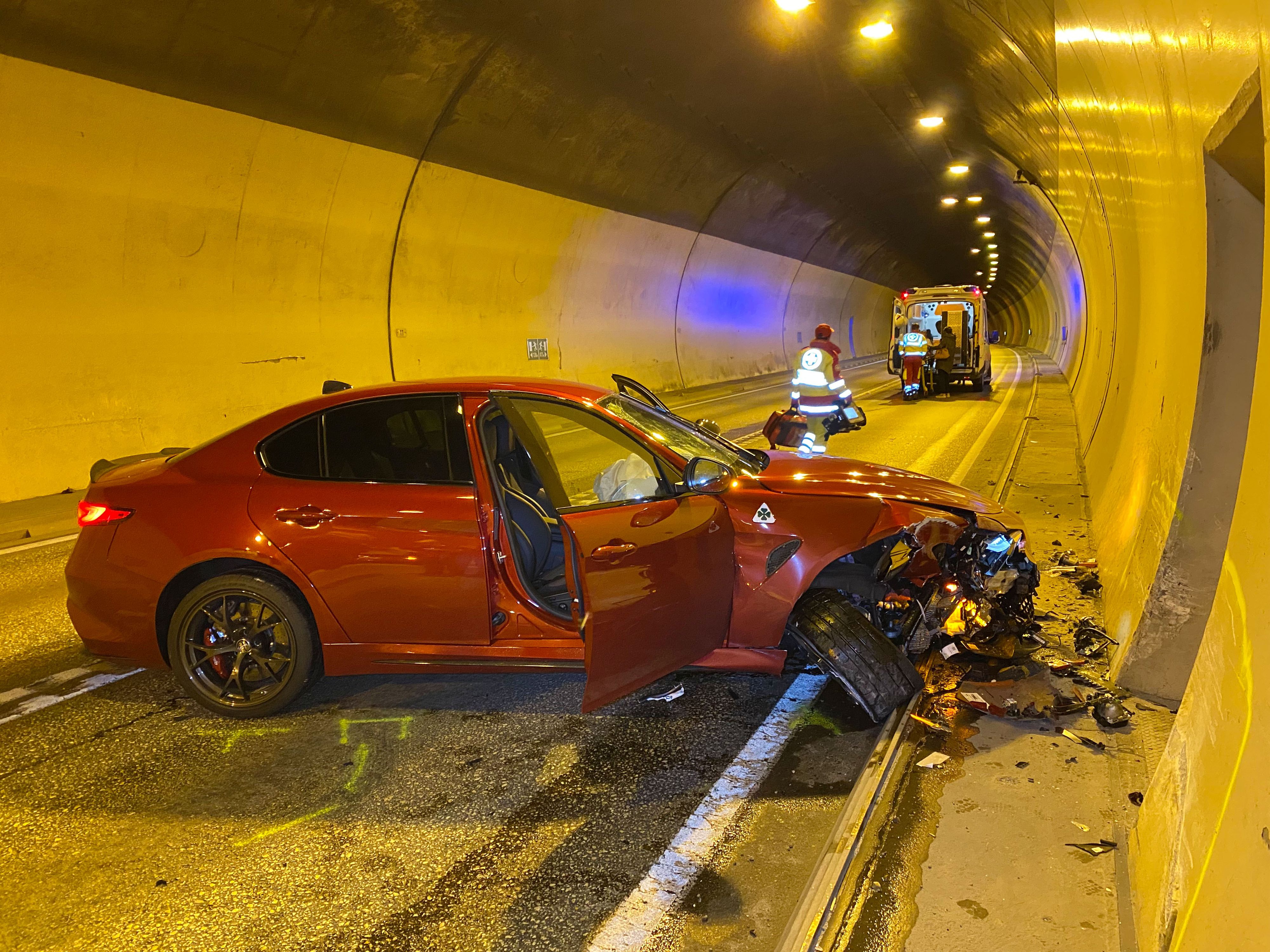 Strass—Verkehrsunfall im Brettfalltunnel -Fotocredit: ZOOM.TIROL 