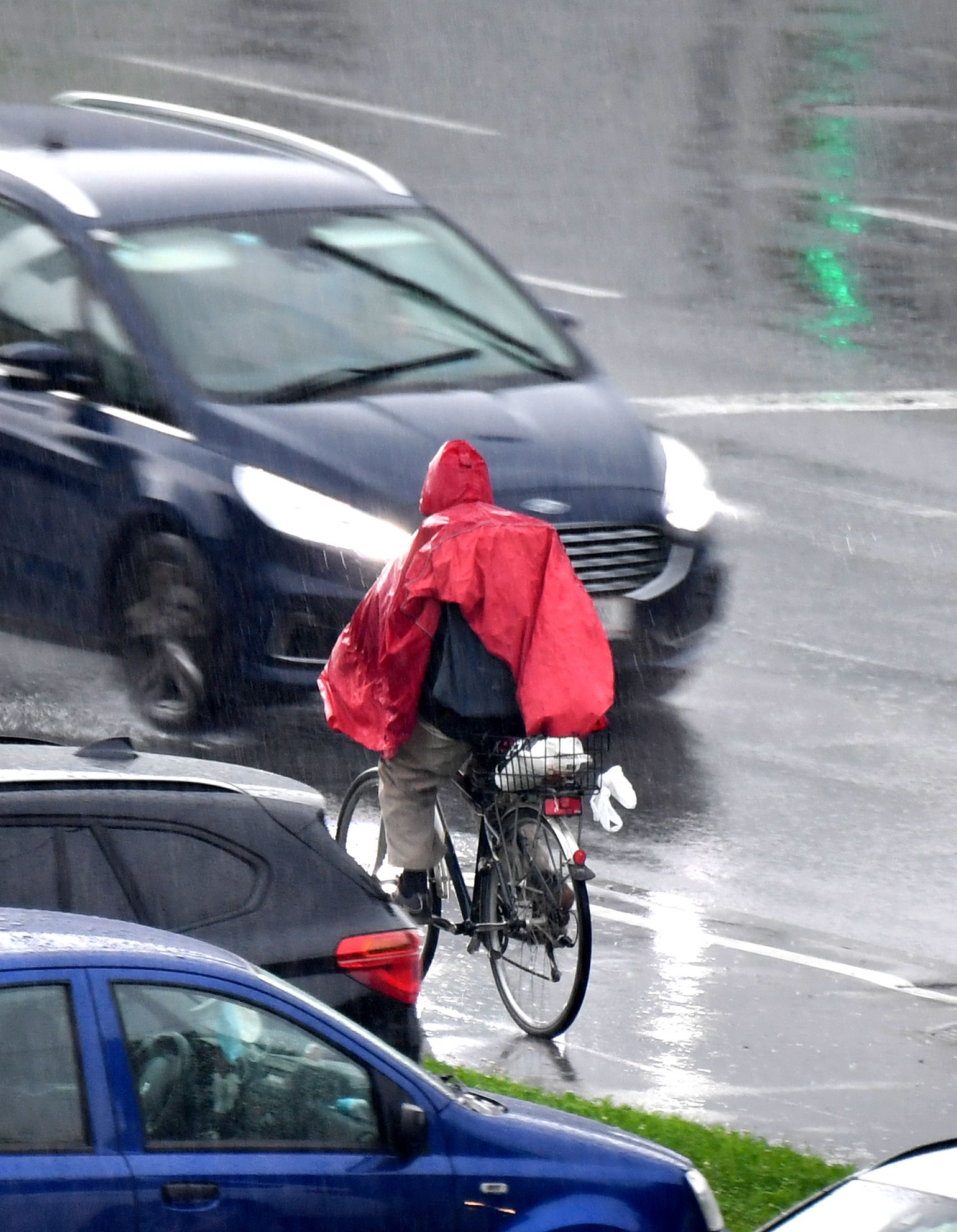 Die kommenden Tage stürzen die Temperaturen ab und es gibt massig Regenschauer.