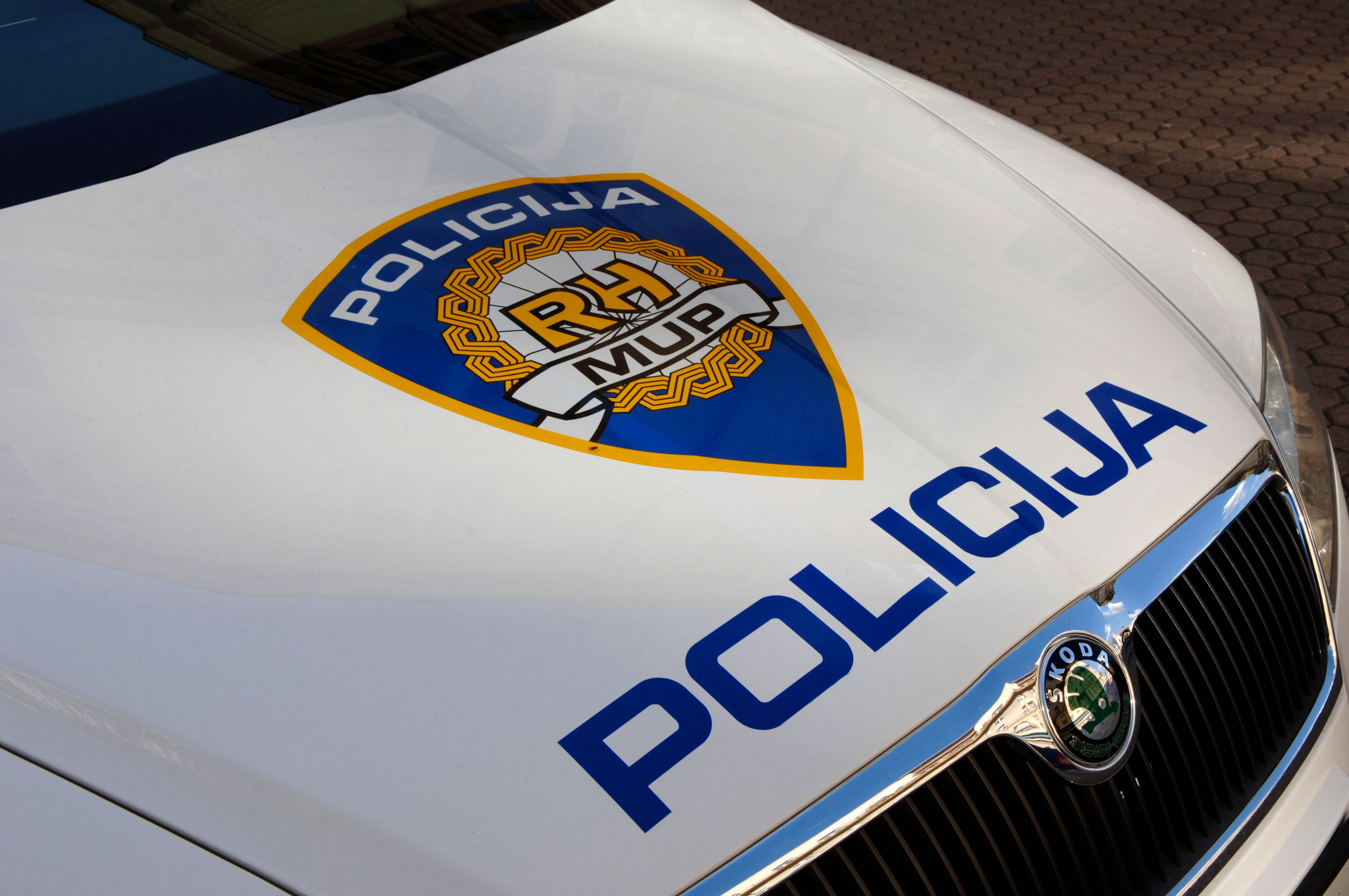 Download von www.picturedesk.com am 29.08.2021 (16:48).  © Karl Thomas/PictureDesk.com - THK HR968147 -- Zagreb, police car, Policija. HR968147, car, Croatia, emergency vehicles, executive, guaranty, police, Zagreb, 2006 - 20070828_PD1210 - Rechteinfo: Rights Managed (RM)