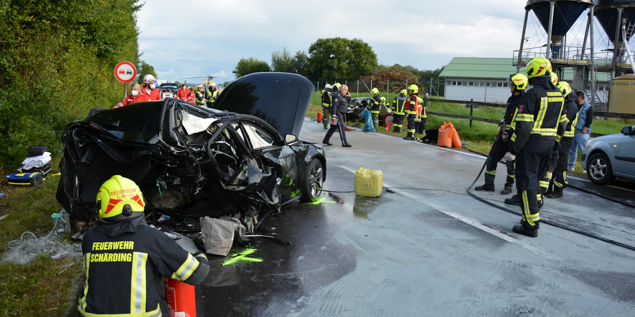 Schwerer Unfall nach missglücktem Überholmanöver - Vimarsana News
