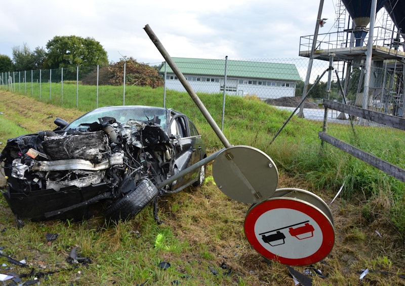 Das Fahrzeug es 36-Jährigen ist ebenfalls schrottreif.