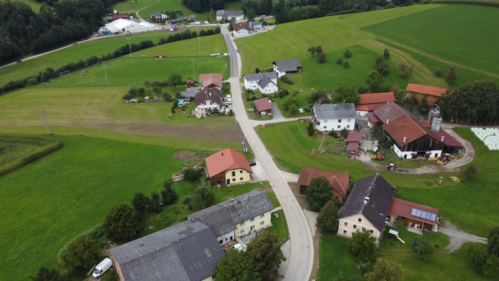 In Eschenau wurde der 16-Jährige am Heimweg vom Zeltfest niedergestochen.