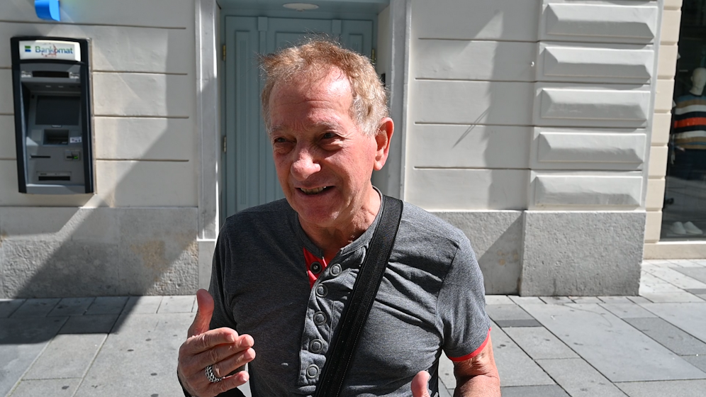 Egon (78) findet, dass Ungeimpfe bei einer Auslastung der Intensivbetten in den Lockdown sollen.