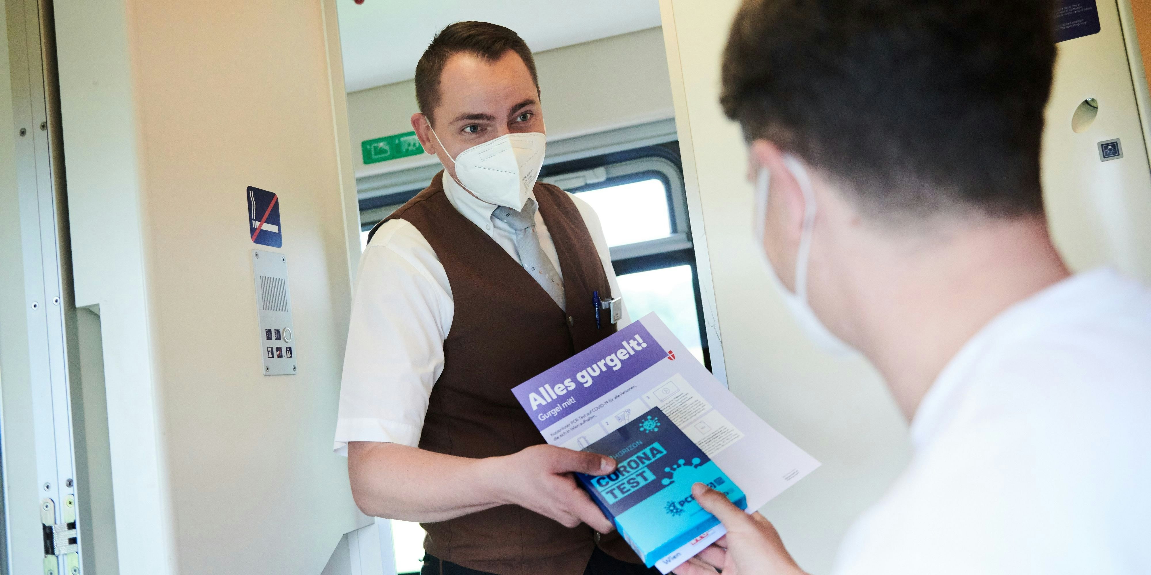 Die ÖBB verteilen jetzt Gurgeltests. 
