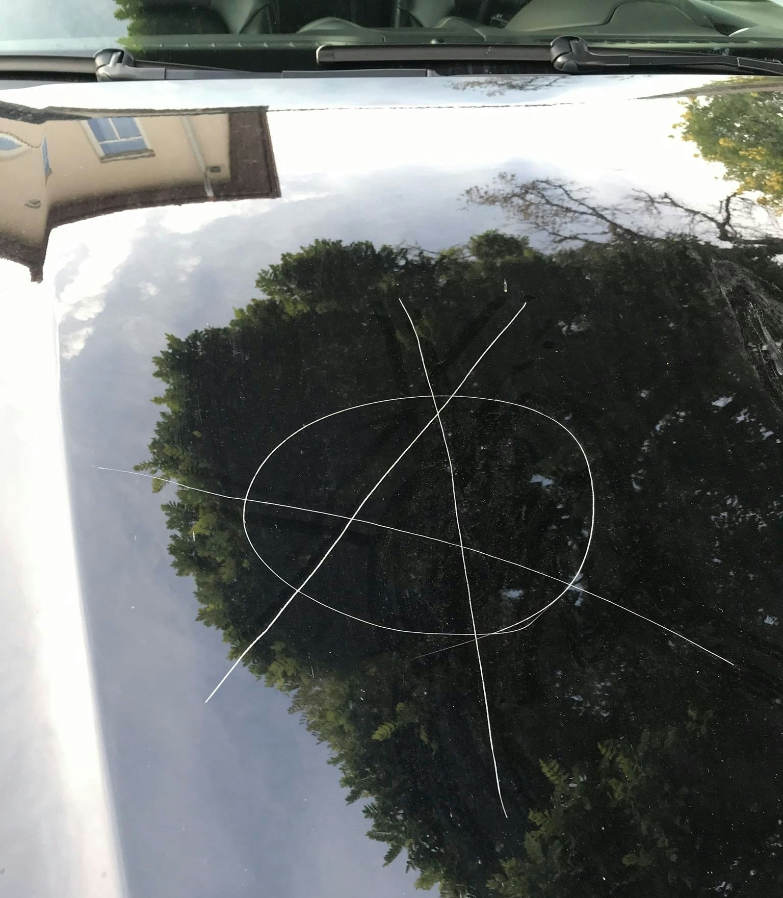 34 Autos wurden von Unbekannten zerkratzt.