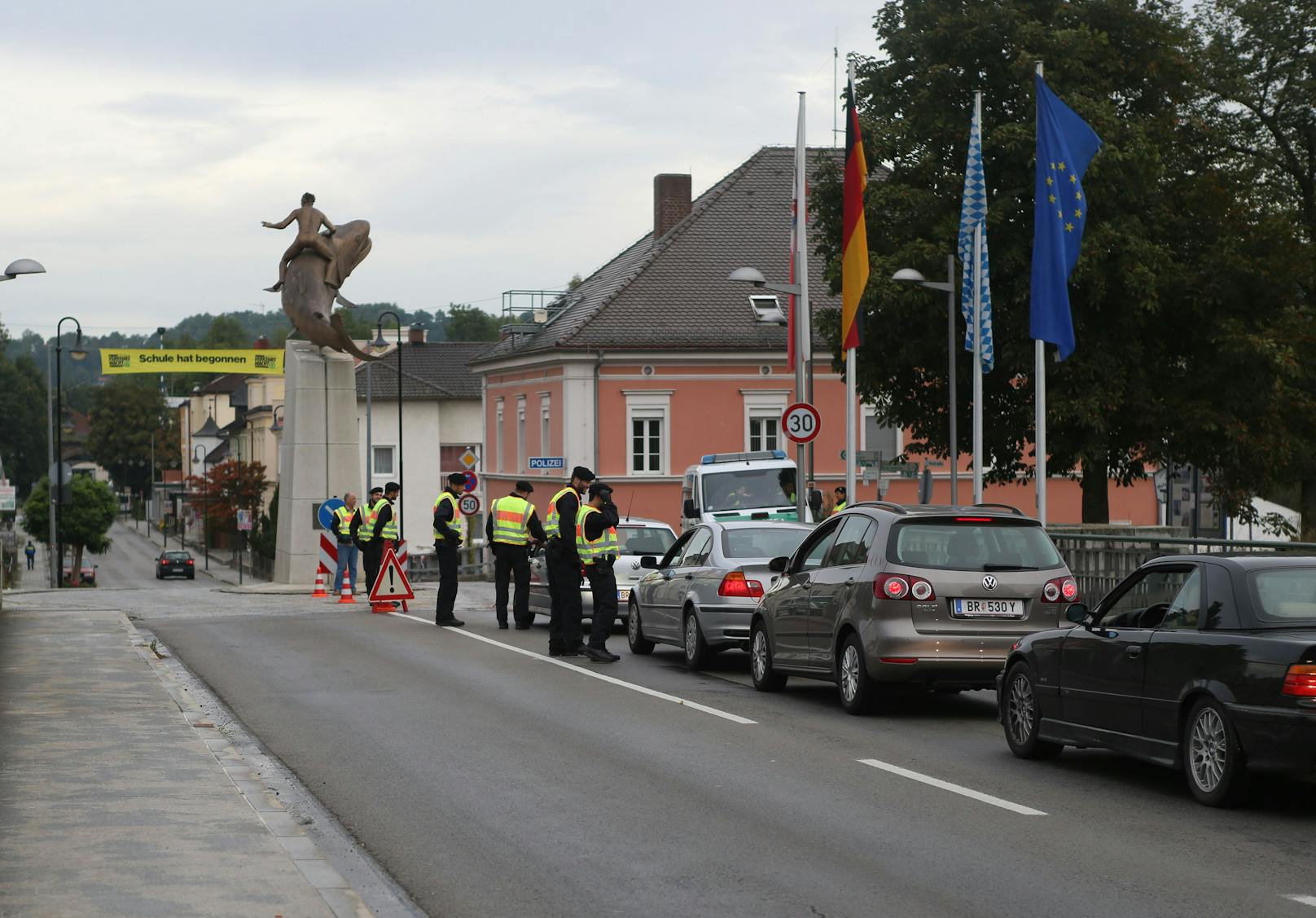 Grenzkontrollen an der österreichischen-bayrischen Grenze in Braunau am Inn. Archivbild