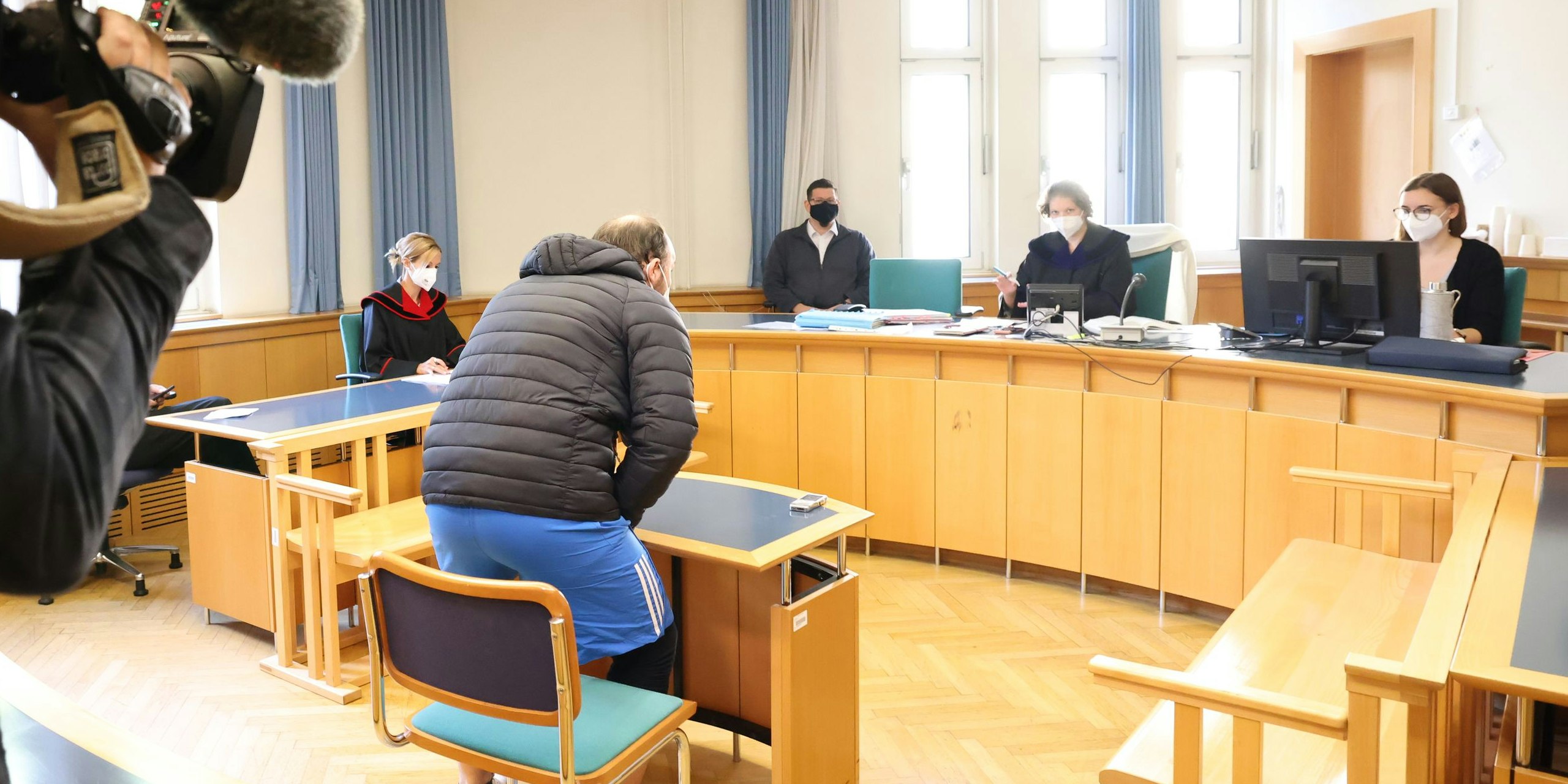 Der Erpresser saß in Sporthose vor Gericht.