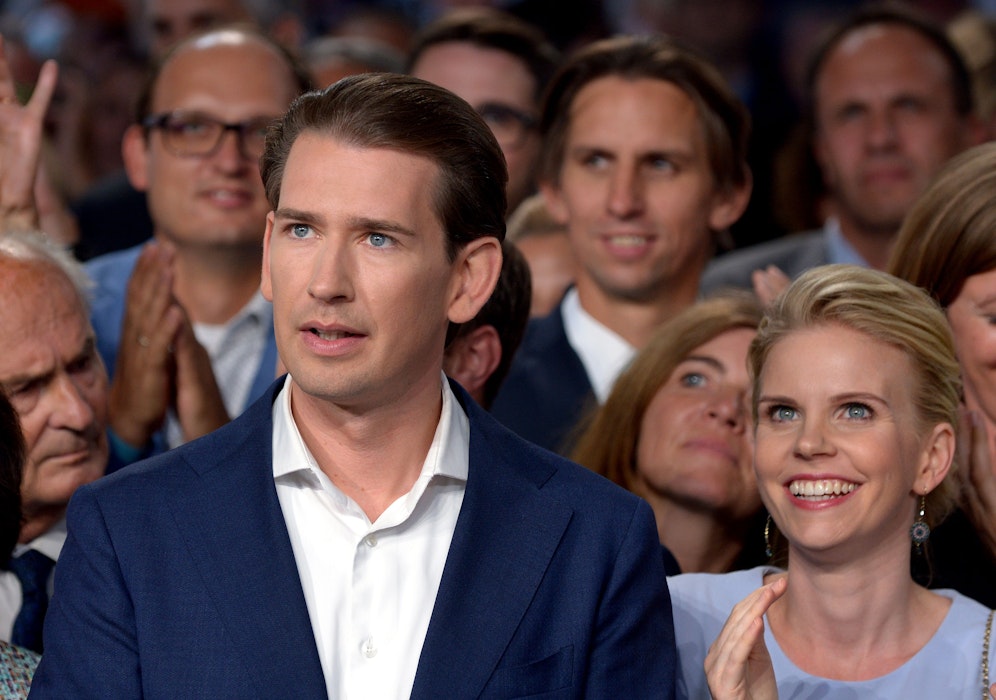Bundeskanzler Sebastian Kurz mit seiner Lebensgefährtin Susanne. Er kündigt nun mehr Geld für Leistung an.