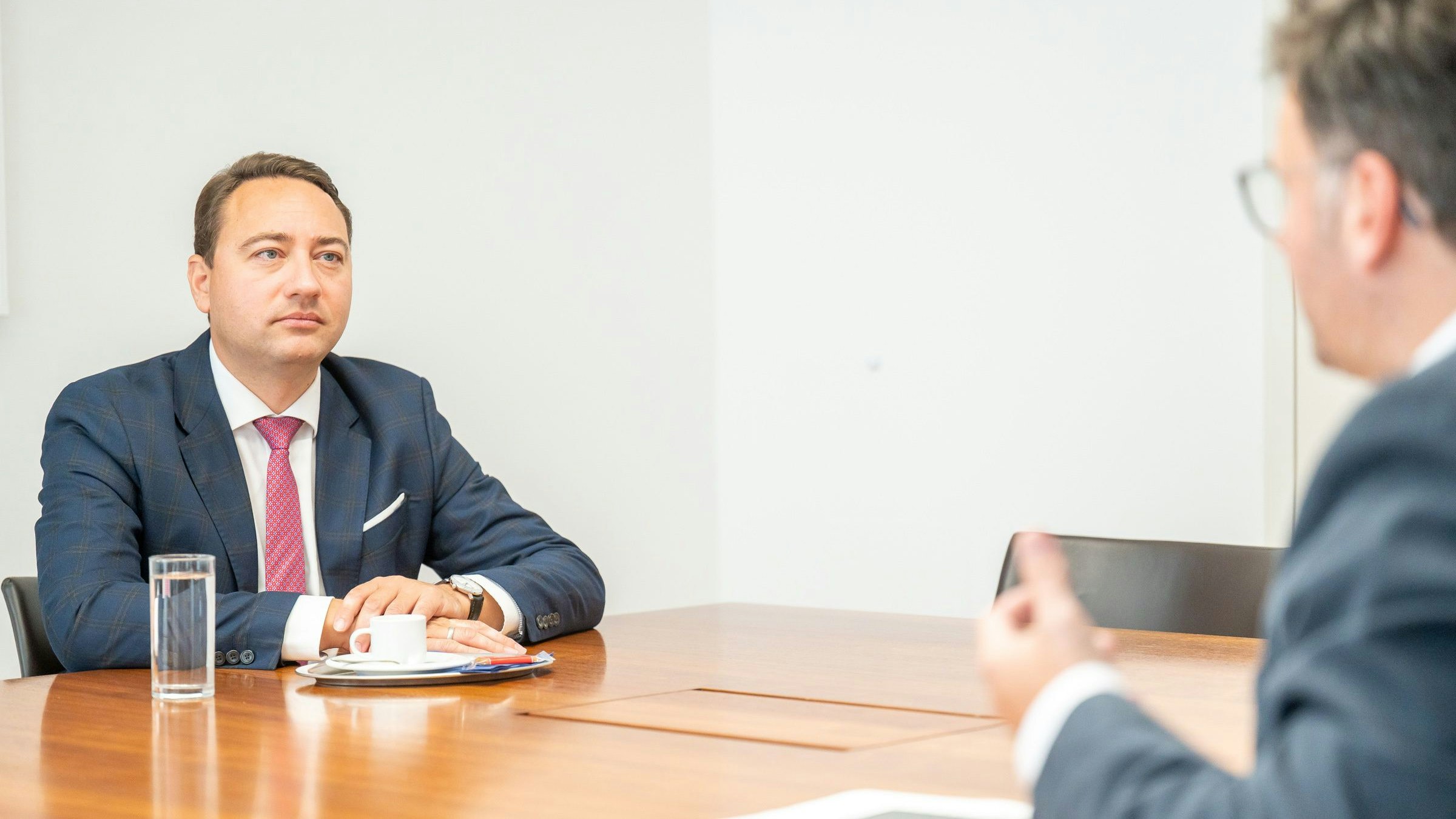 LH-Vize Manfred Haimbuchner im Gespräch mit "Heute"-Reporter Armin Bach