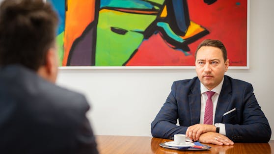 FPOÖ-Chef Manfred Haimbuchner im Interview mit "Heute"-Reporter Armin Bach