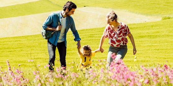 Das Bewusstsein für den Schutz der Umwelt sowie gemeinsame Momente mit der Familie stehen im Vordergrund der Familienwandertage mit Waldquelle Mineralwasser. 