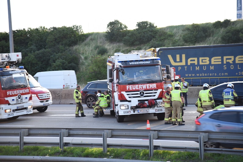 Ein Pkw blieb wegen einer Panne am dritten Streifen stehen.&nbsp;