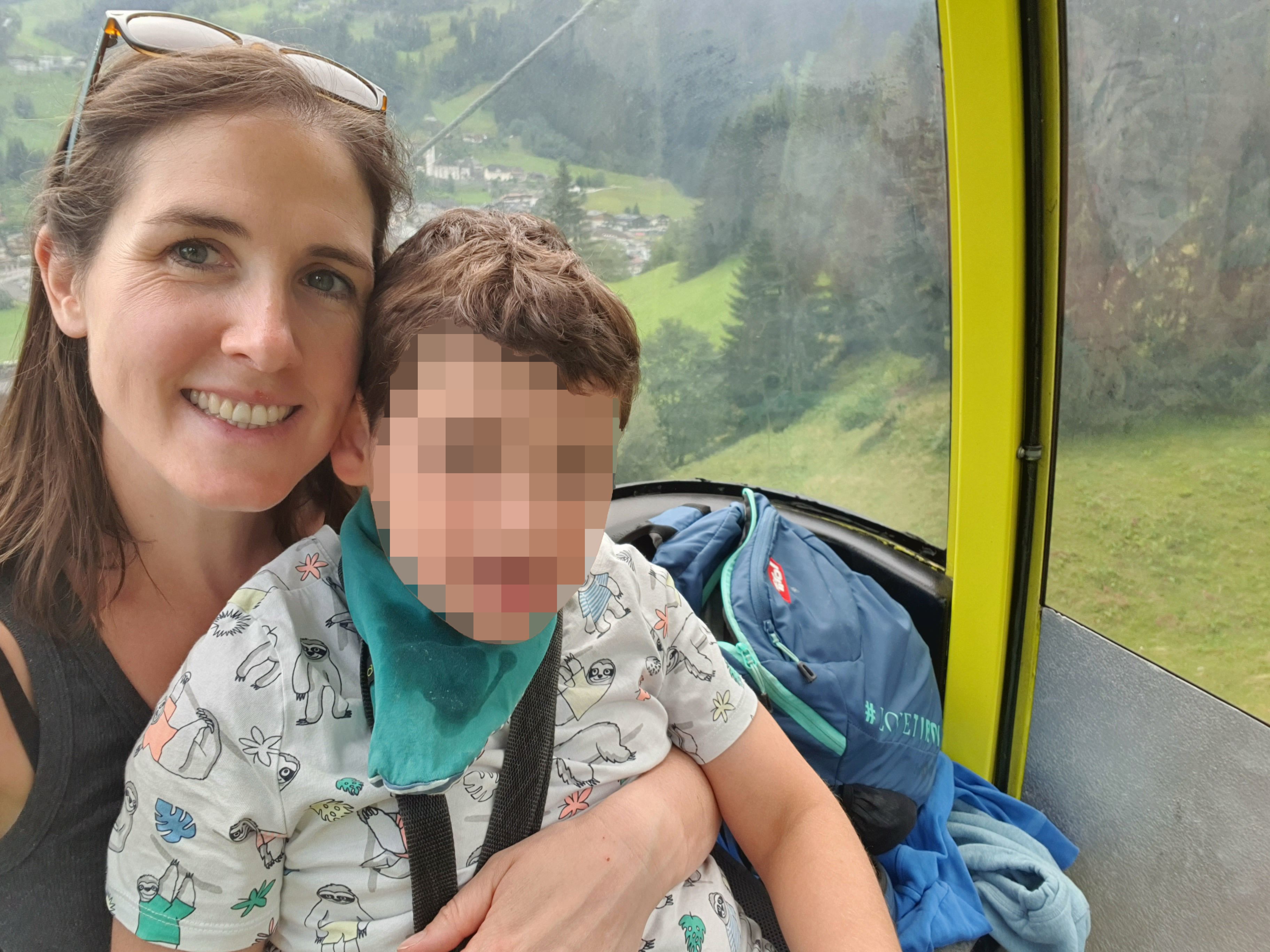 Pia S. bekommt für ihren behinderten Sohn keine Familienbeihilfe mehr.
