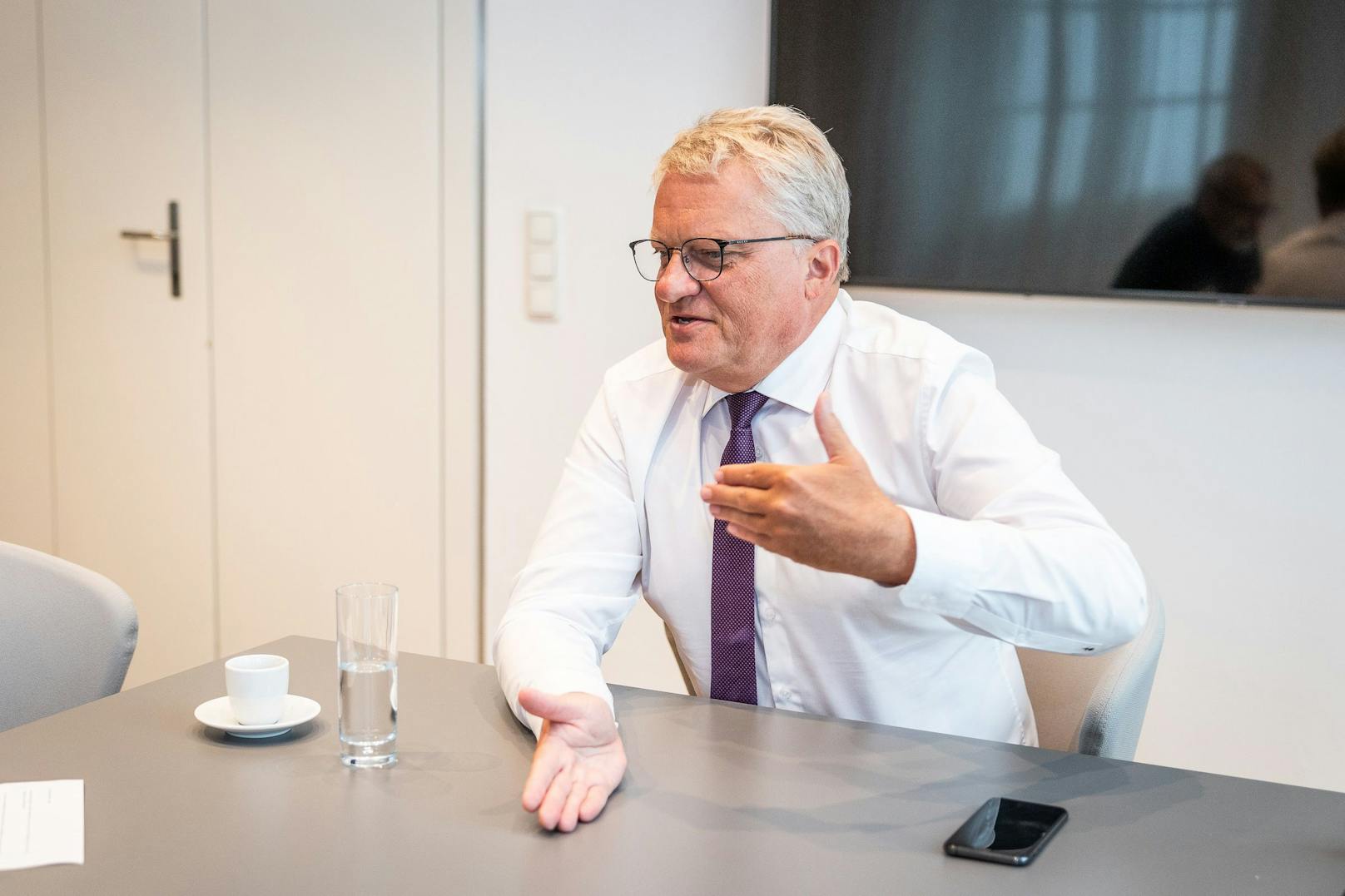 Der Linzer Bürgermeister Klaus Luger übt heftige Kritik an der Aktion der Klimakleber.