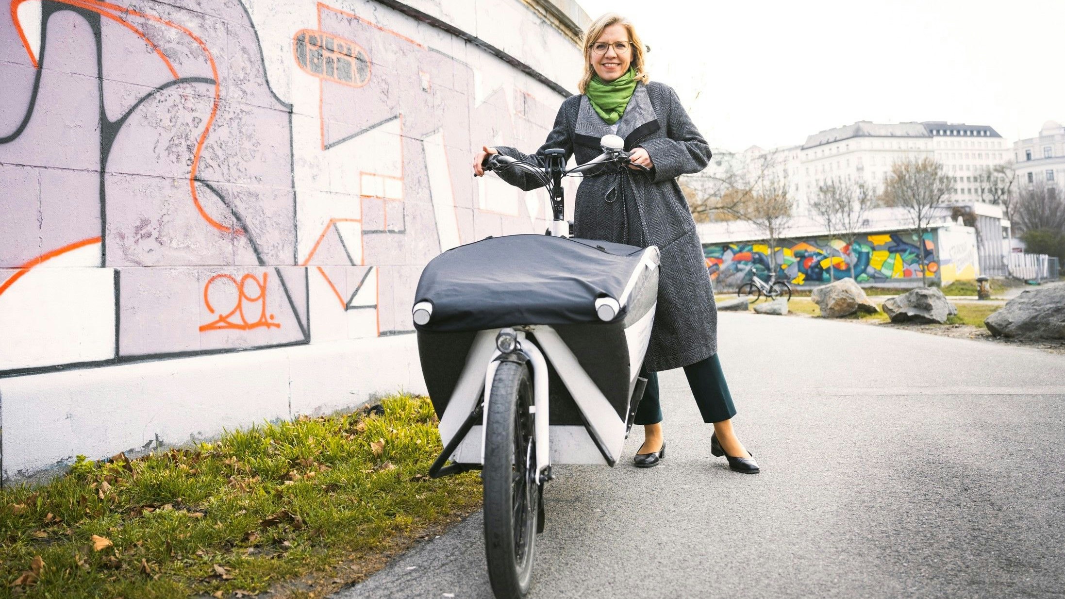 Jeder könne sich die 1.000 Euro Förderung  holen, sagt Gewessler.