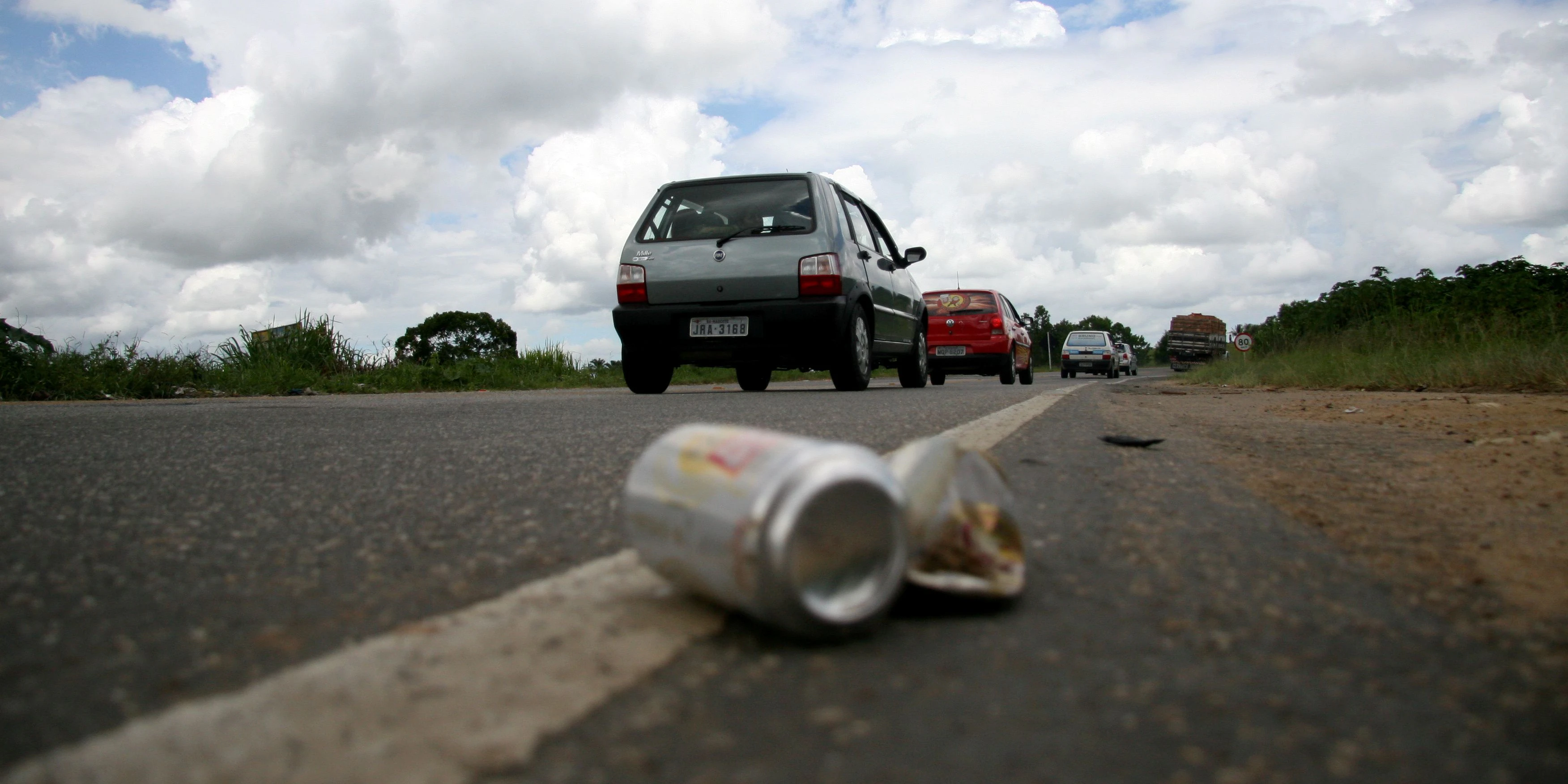Bierdose auf der Autobahn