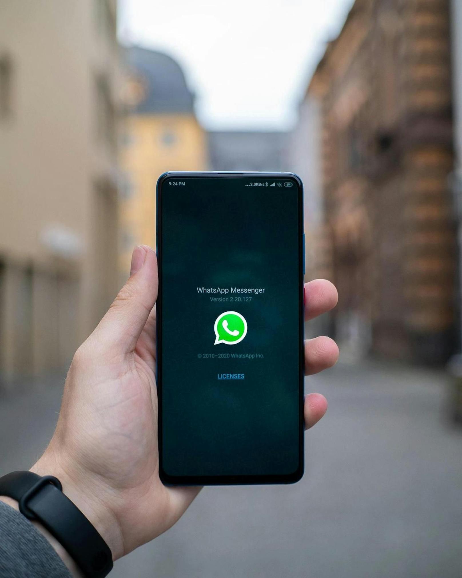 Dies kündigte WhatsApp zusammen mit neuen AGB im Januar 2021 an.