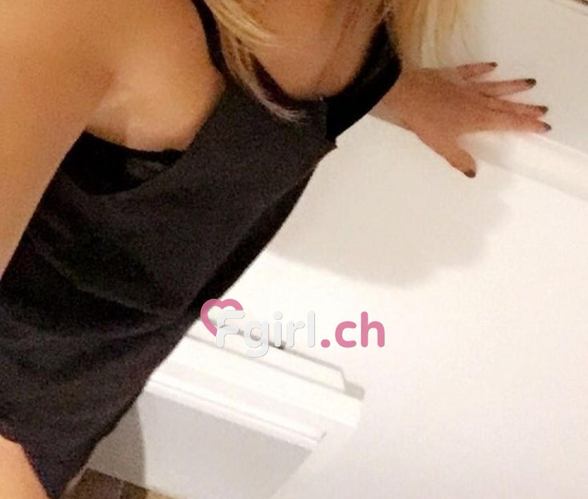 Eine junge Genferin versteigert ihre Jungfräulichkeit auf einer Schweizer Escort-Website.