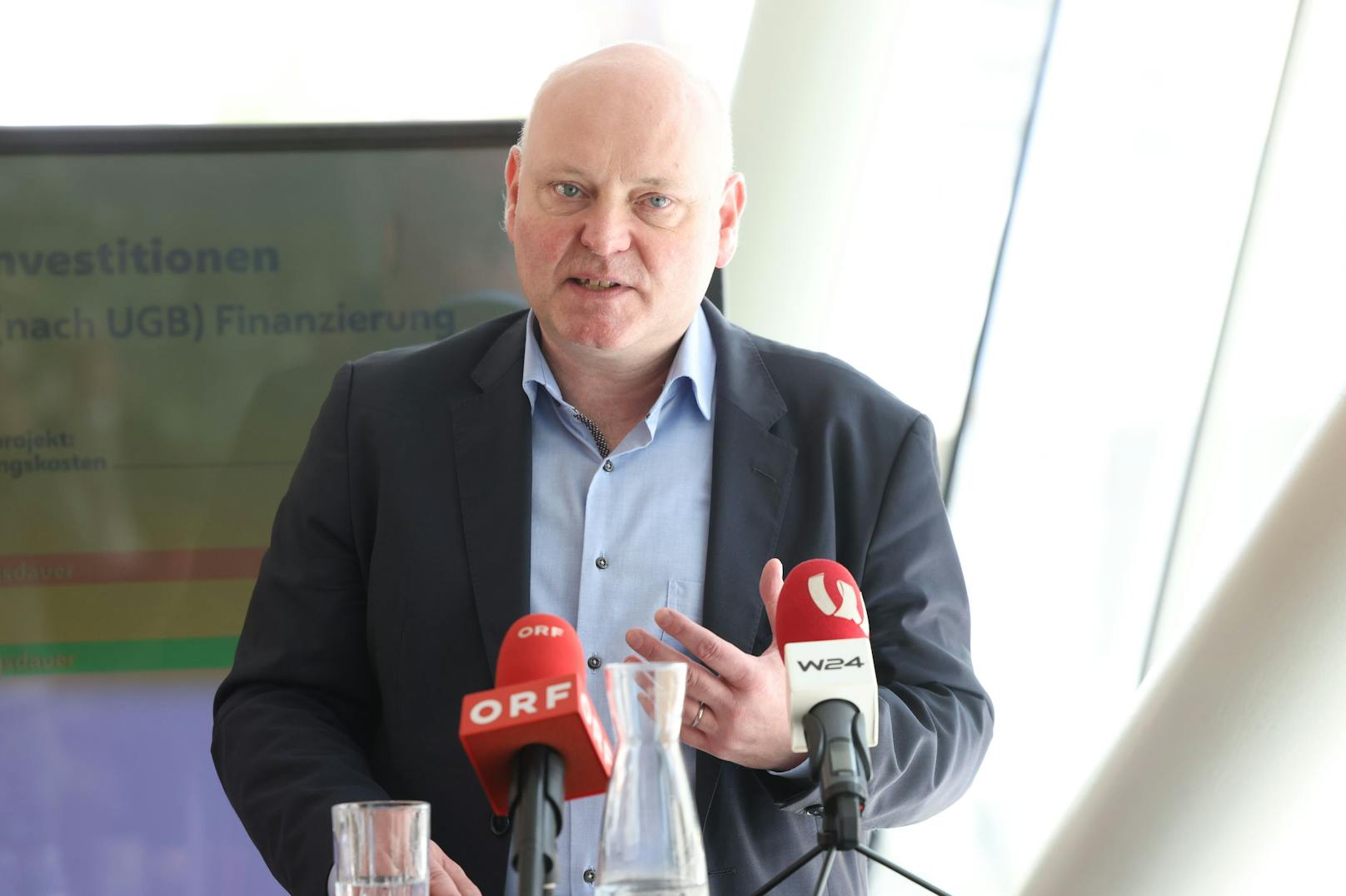 Professor Achim Truger plädiert an der Seite von Wiens Finanzstadtrat Peter Hanke (SPÖ) für modernere EU-Fiskalregeln.
