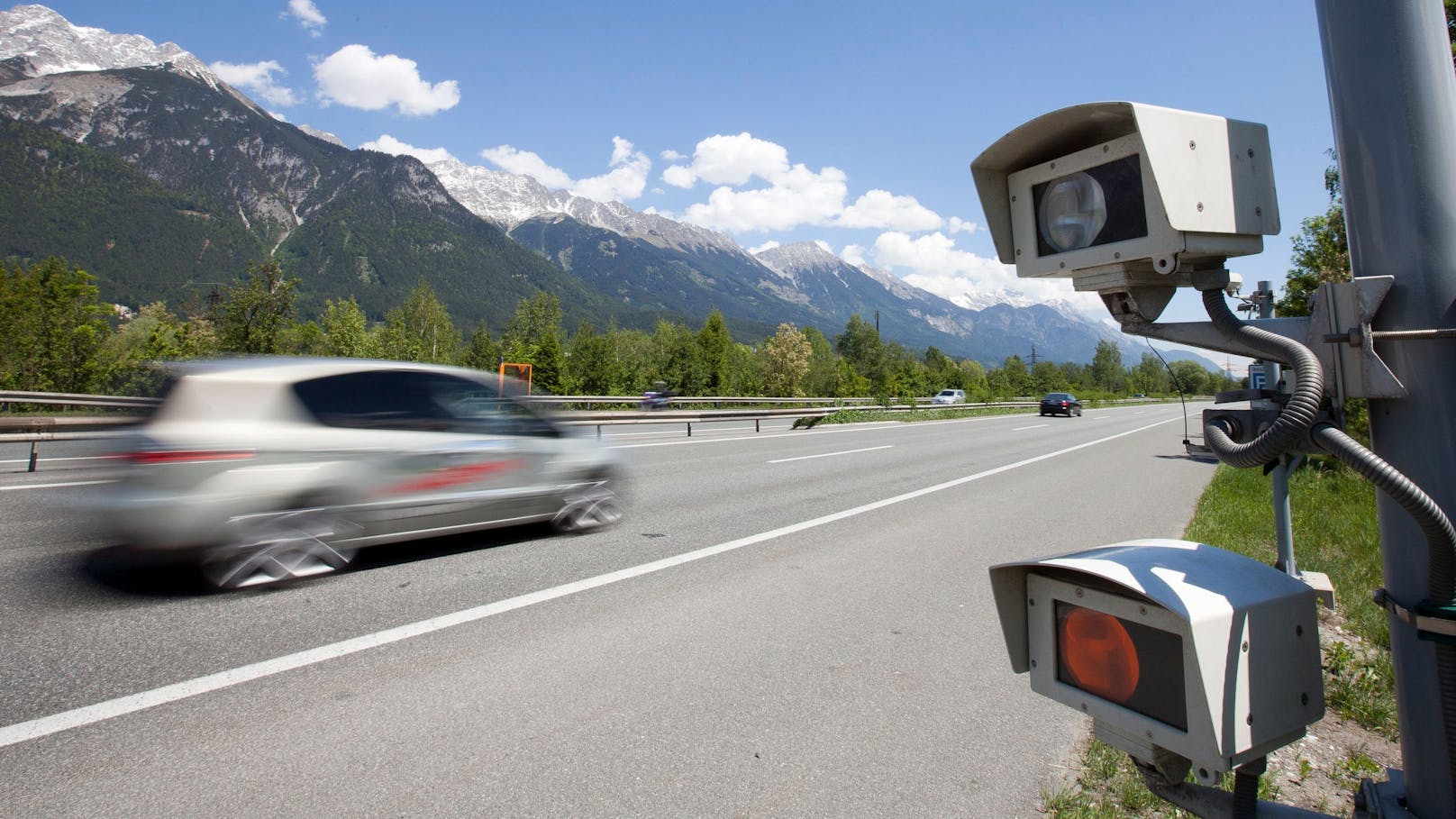 Der Polizei fiel ein Auto auf, das in Schlangenlinien unterwegs war.