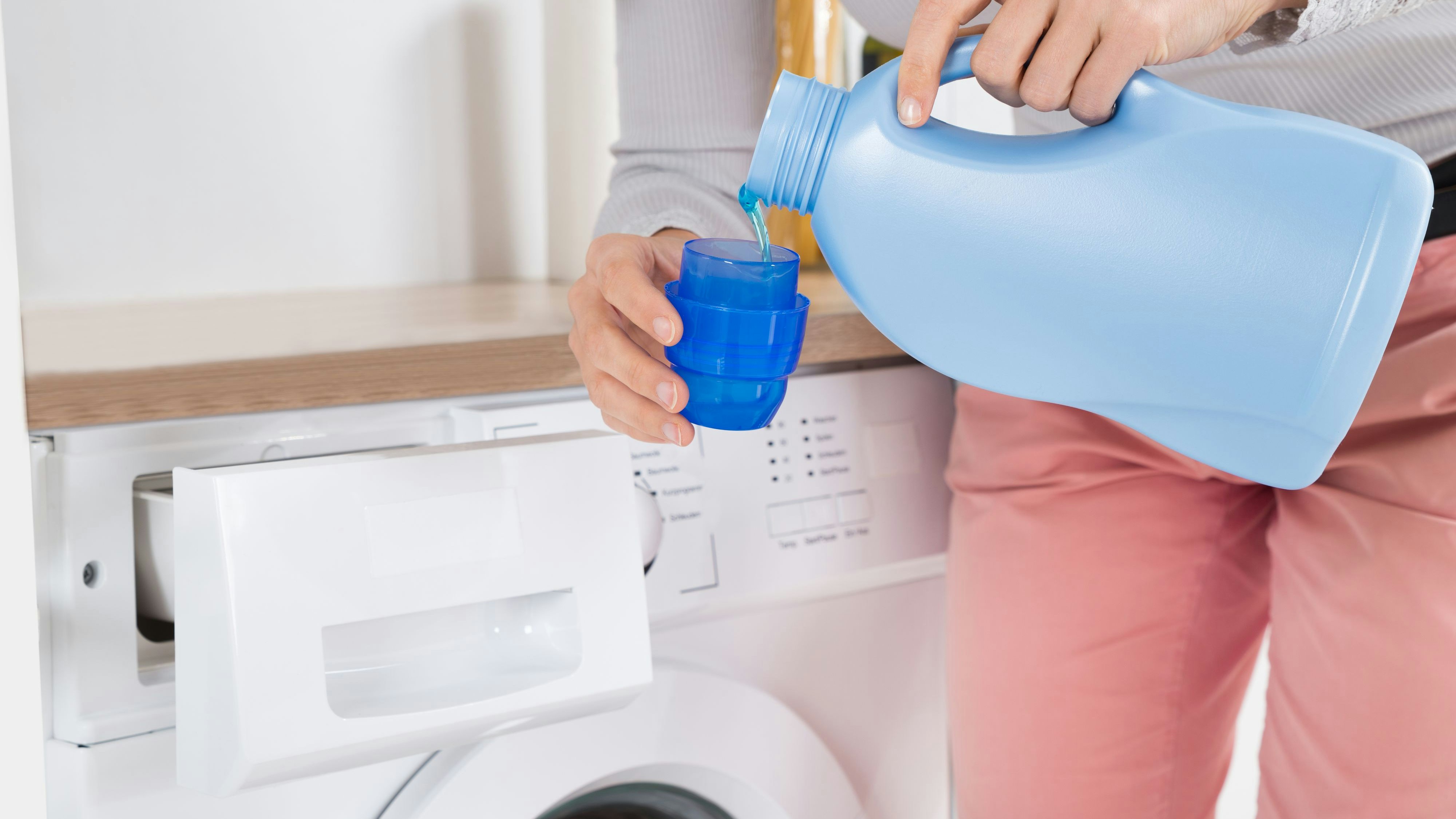 Jedes Fach in der Waschmaschine erfüllt eine eigene Funktion.