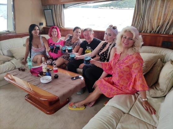 Von der Yacht wurde mit einer kleiner Feier Abschied genommen.