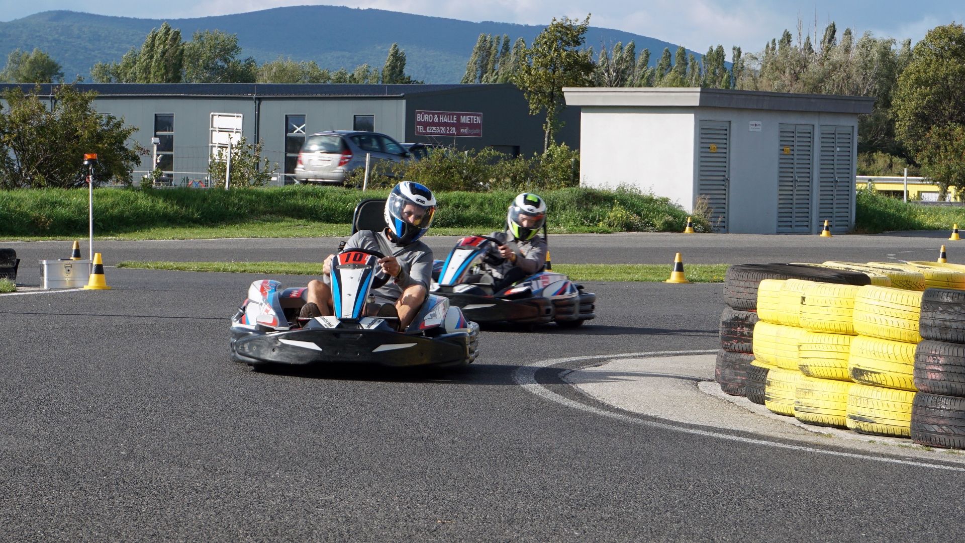 Die spusu Caps geben im Go-Kart Gas