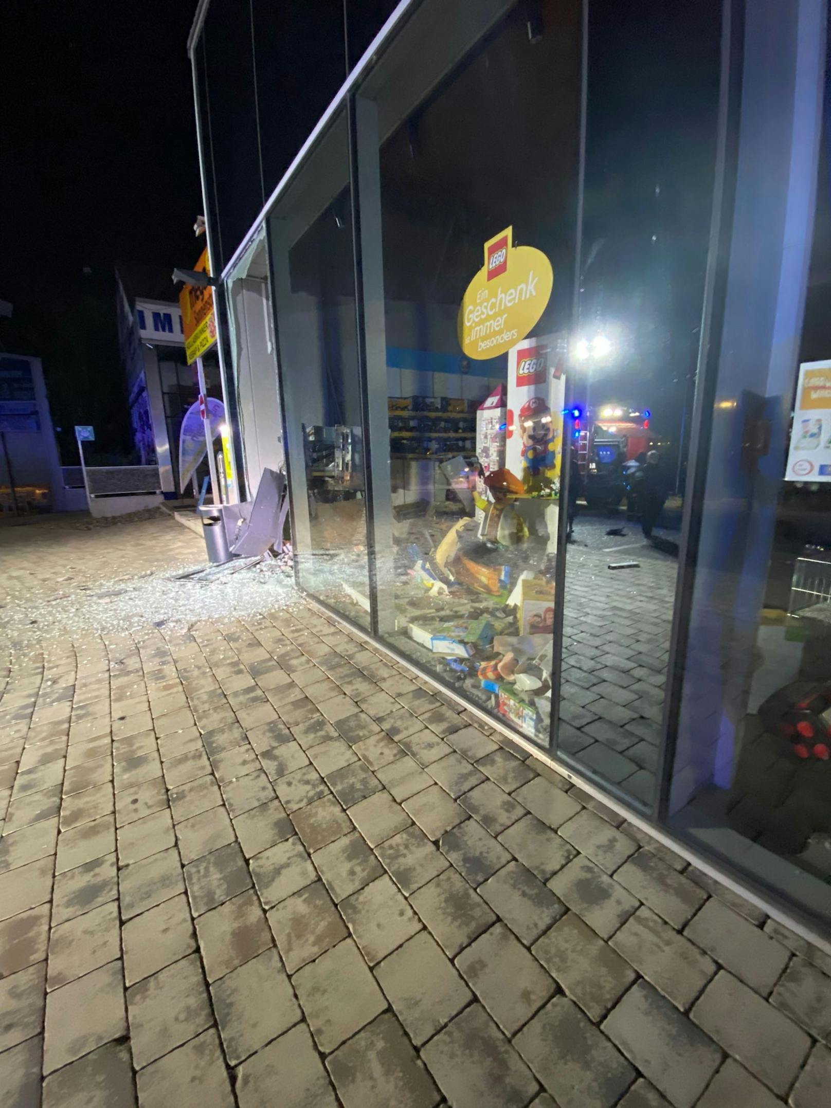 Fotos vom Bankomaten kurz nach der Explosion