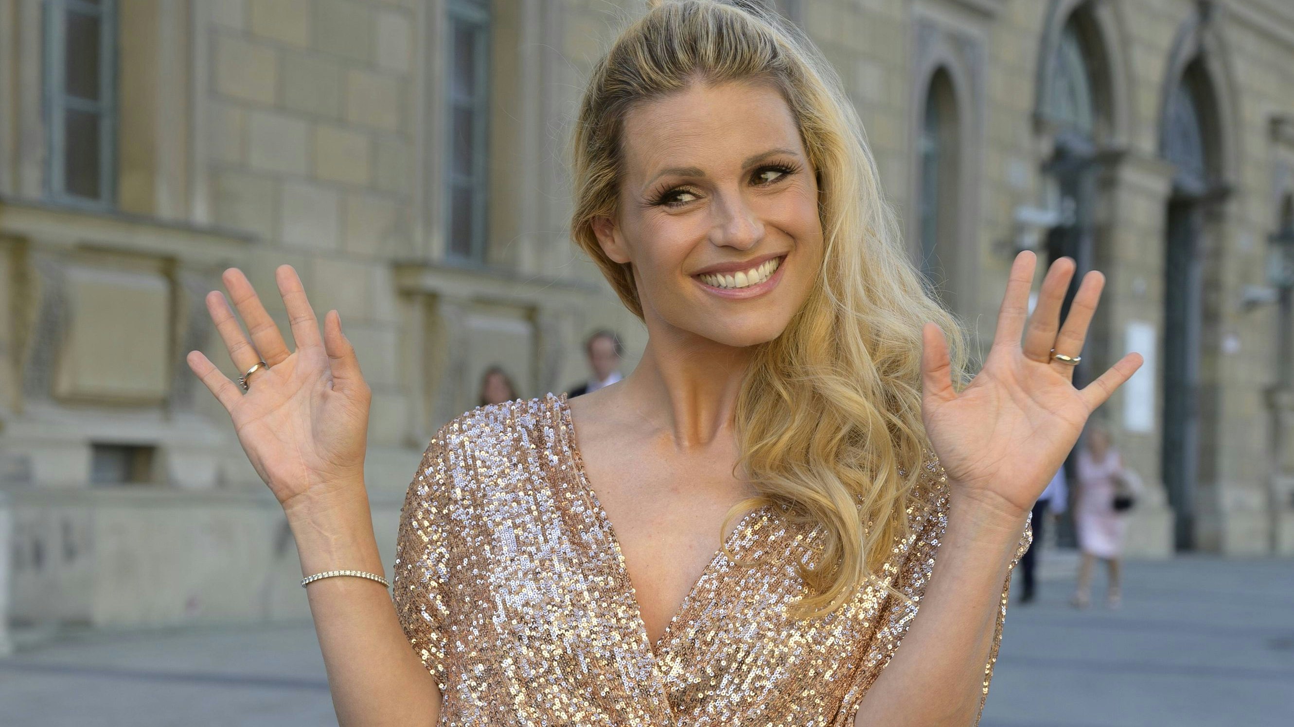 Hier hat Michelle Hunziker noch lange Haare.