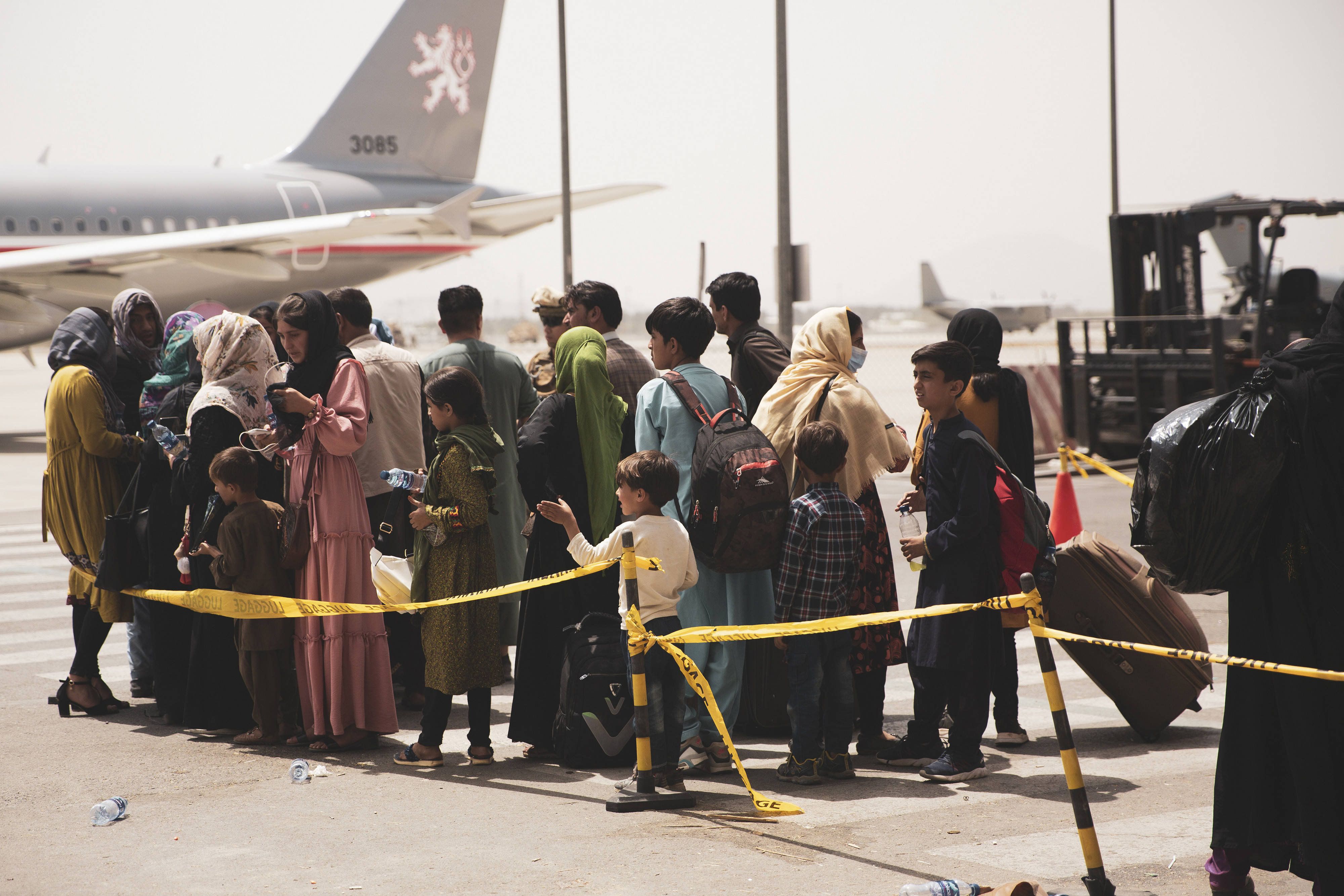 Die USA, Großbritannien und weitere Länder flogen im August zehntausende Afghanen in Sicherheit.