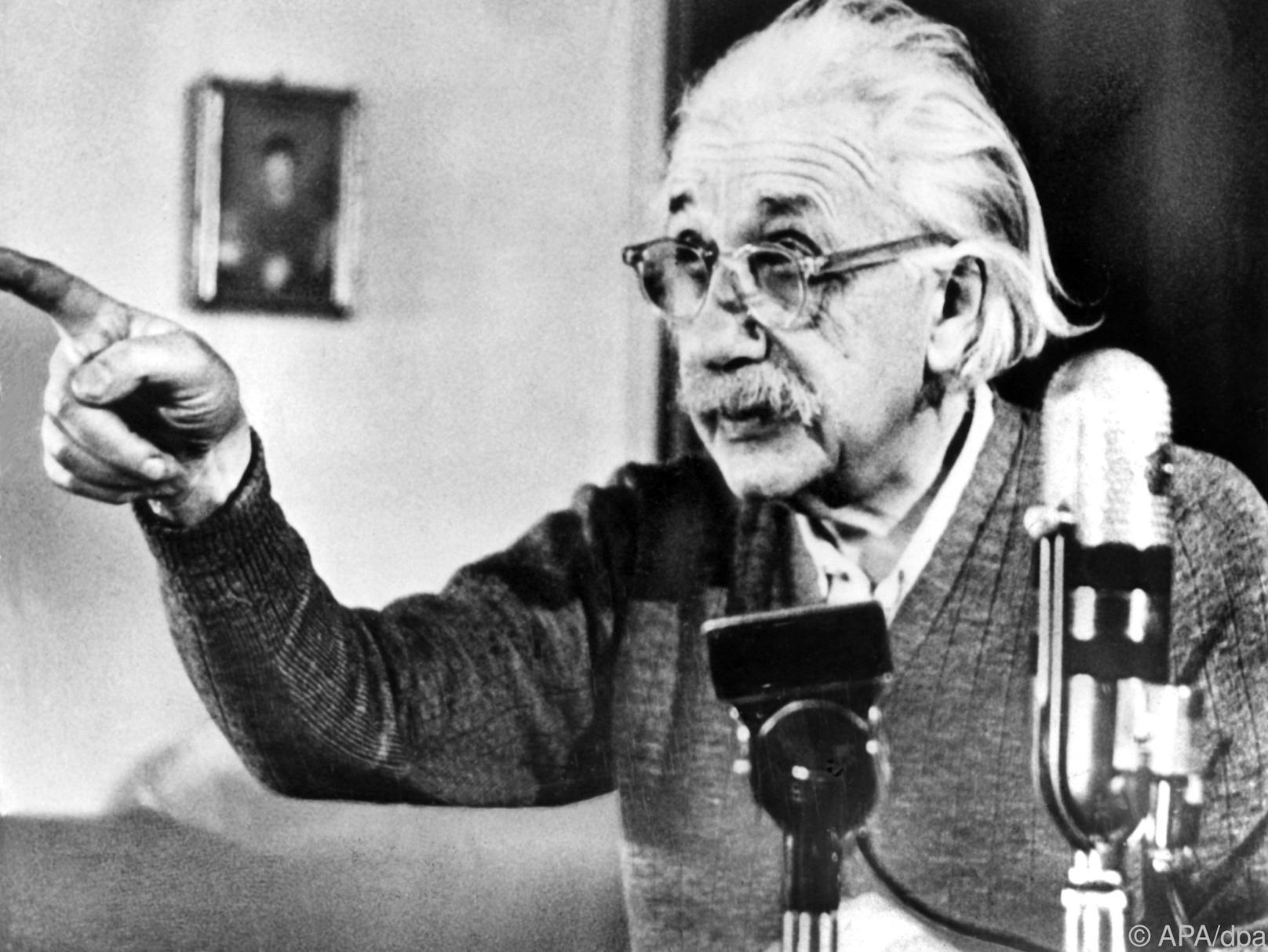 Mit seiner Allgemeinen und Speziellen Relativitätstheorie revolutionierte Albert Einstein die Physikwelt.