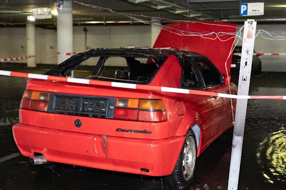 In einer Tiefgarage in der Semmelweißstraße brannte dieses Auto.