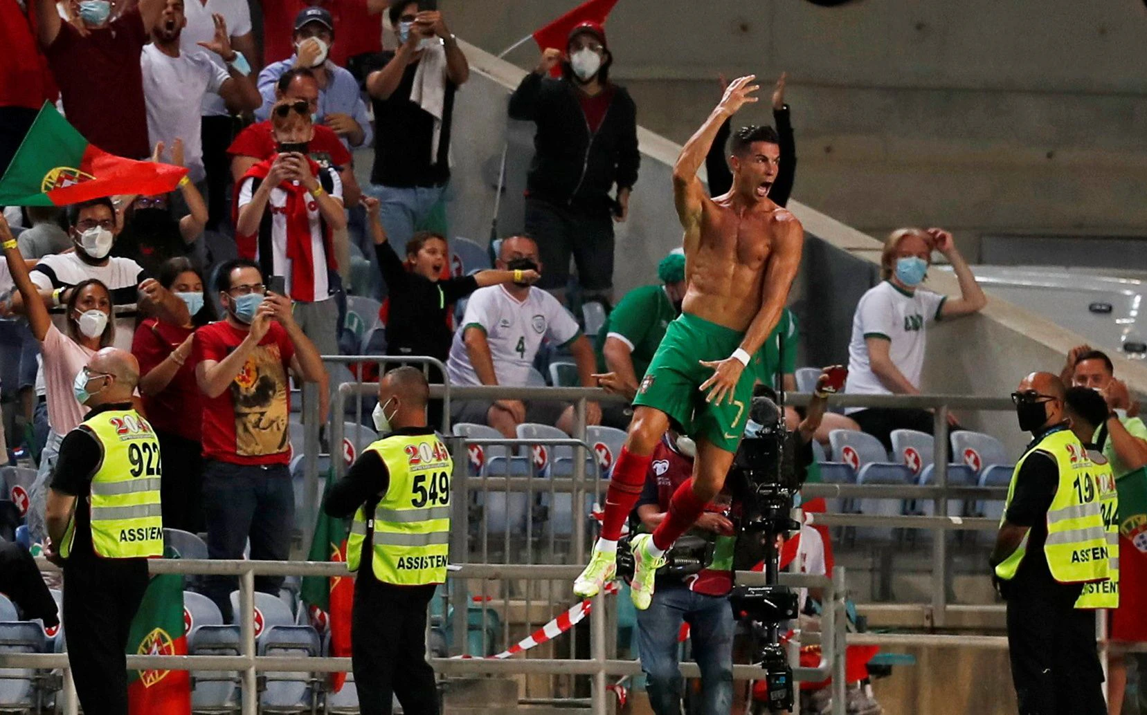Der nackte Wahnsinn: Cristiano Ronaldos Auftritt gegen Irland.