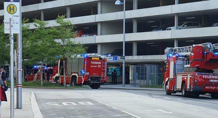 Die Feuerwehr musste zu einem Park and Ride ausrücken.