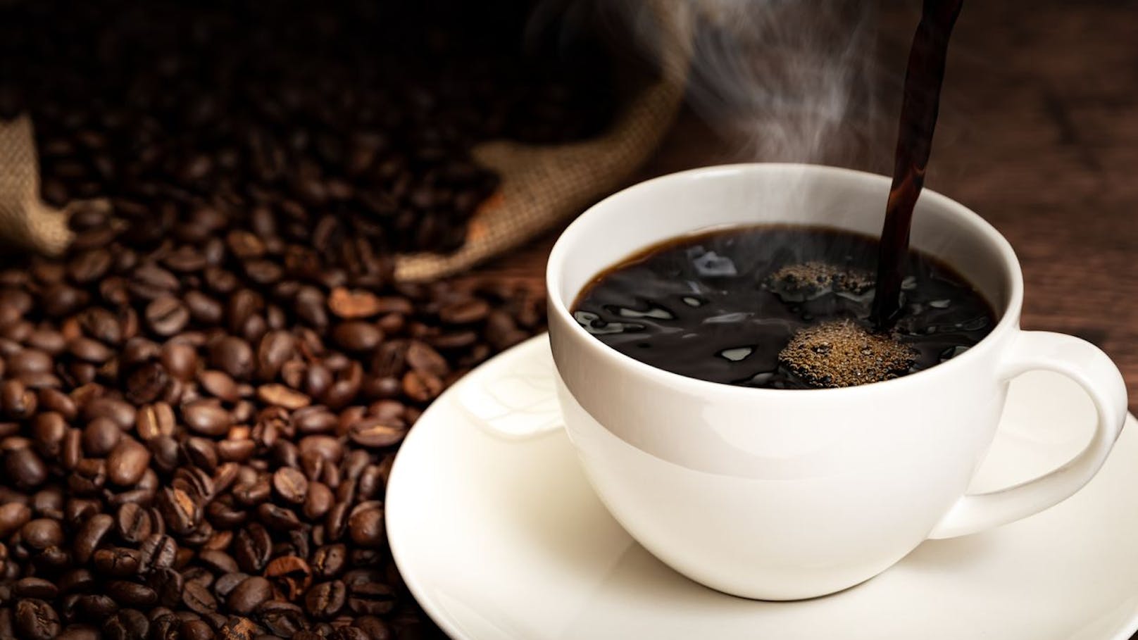 Schlechte Nachrichten für Kaffee-Junkies: Die schwarze Bohne wird teurer!