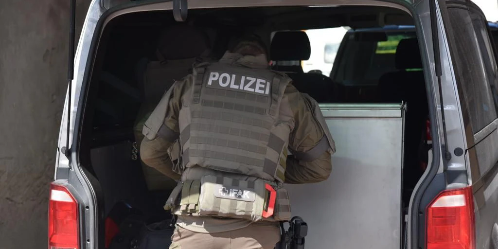 Cobra, Polizei und Rotes Kreuz in Hernstein.