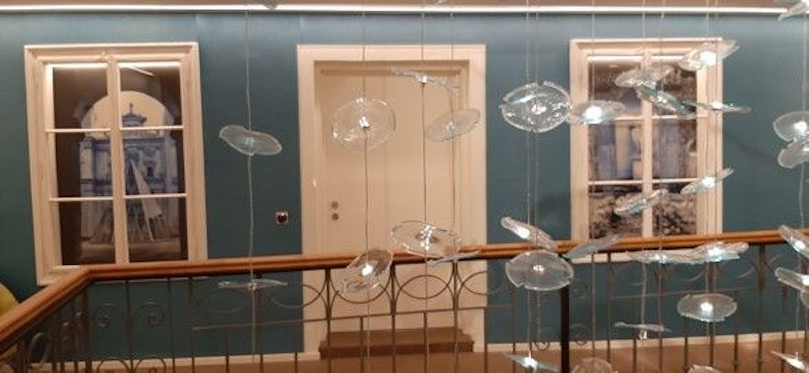 Alle Leuchten und Glaskunstwerke, die im Haus zu sehen sind, wurden exklusiv für das Hotel Stein produziert.