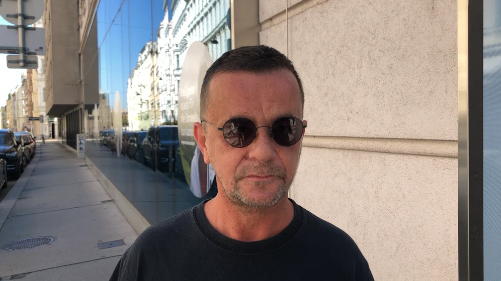 Günther (57) bezieht nach einer Erkrankung Arbeitslosengeld – eine Kürzung wäre 