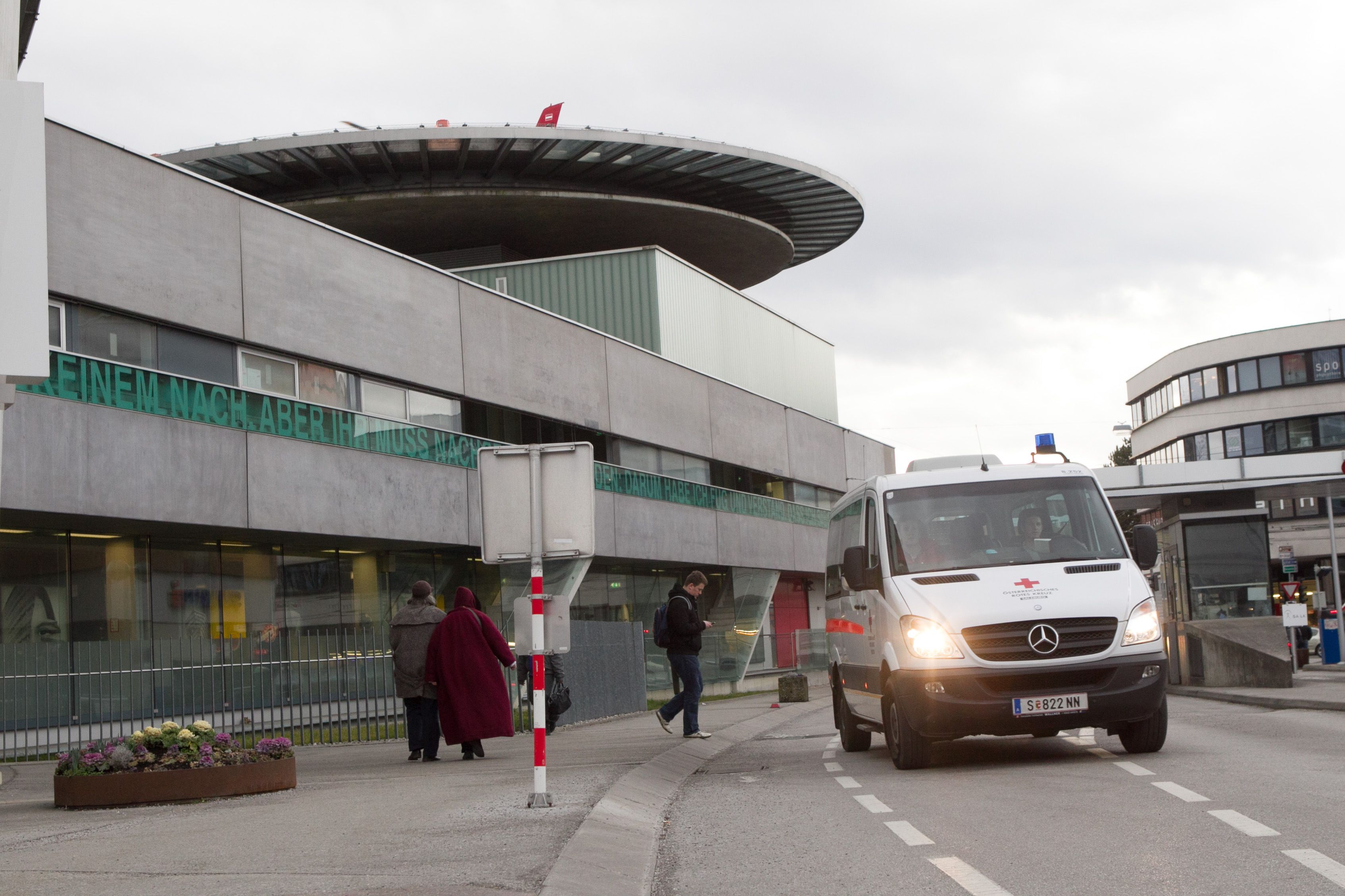 Der Bub wurde in das LKH Salzburg eingeliefert.