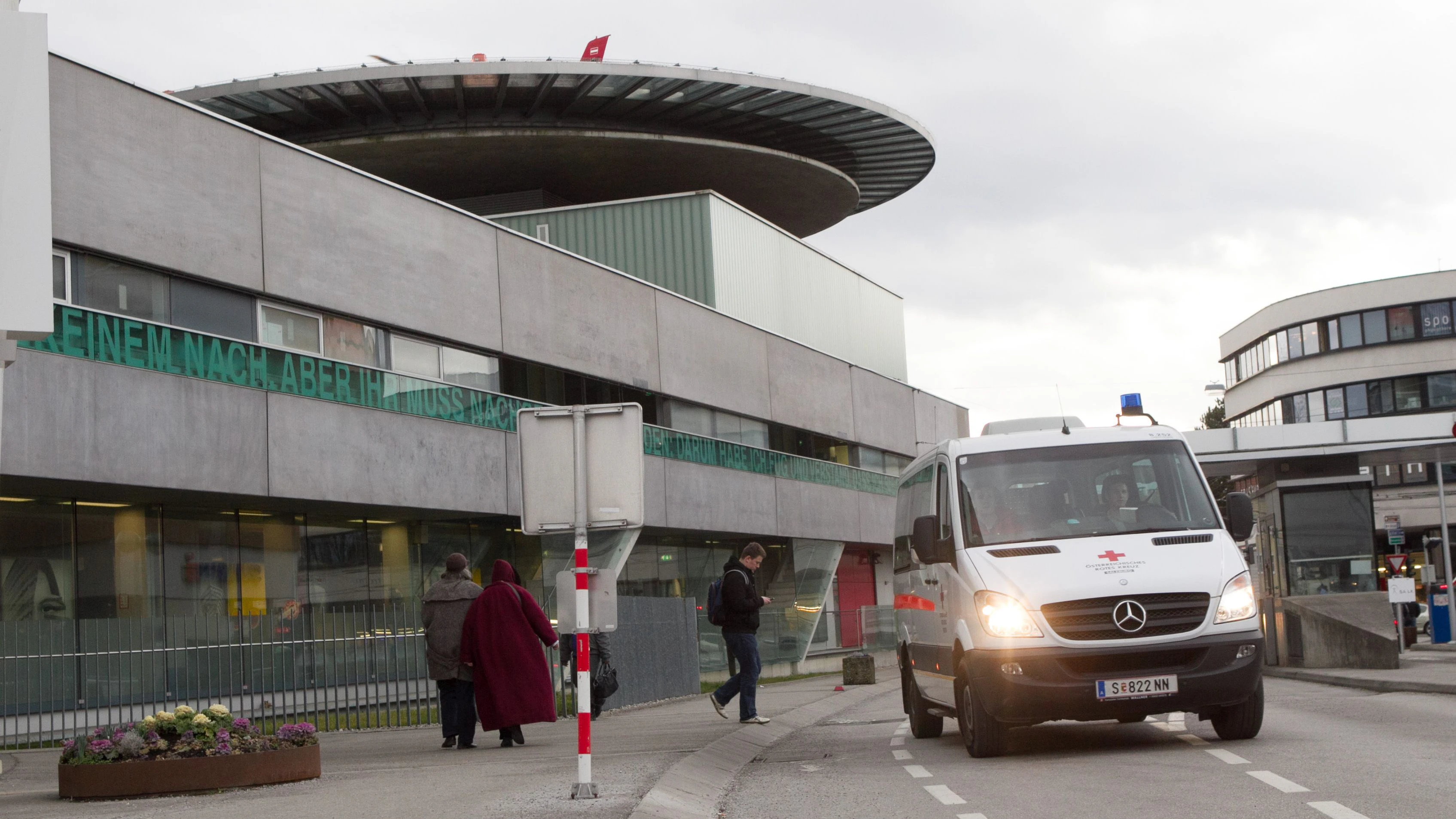 Der Bub wurde in das LKH Salzburg eingeliefert.