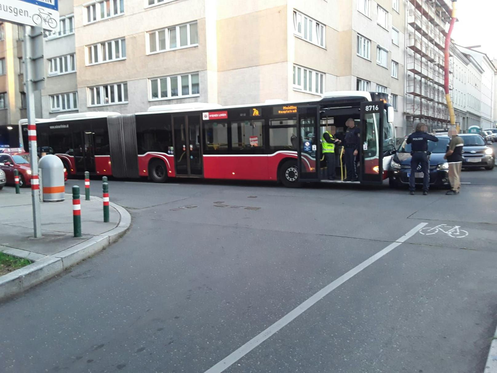 Der Bus der Linie 7A konnte wieder den Betrieb aufnehmen.
