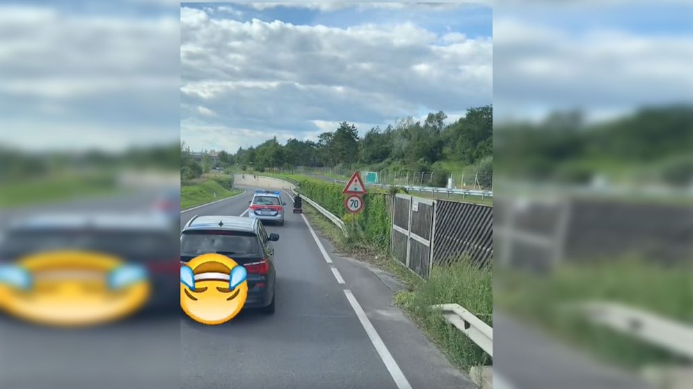 Der Rollator macht auch vor einer Bundesstraße nicht Halt.