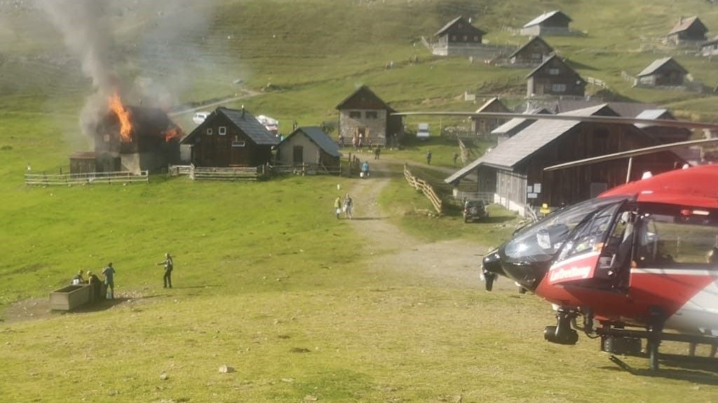 ARA Flugrettung bei Einsatz nach Explosion einer Gasflasche