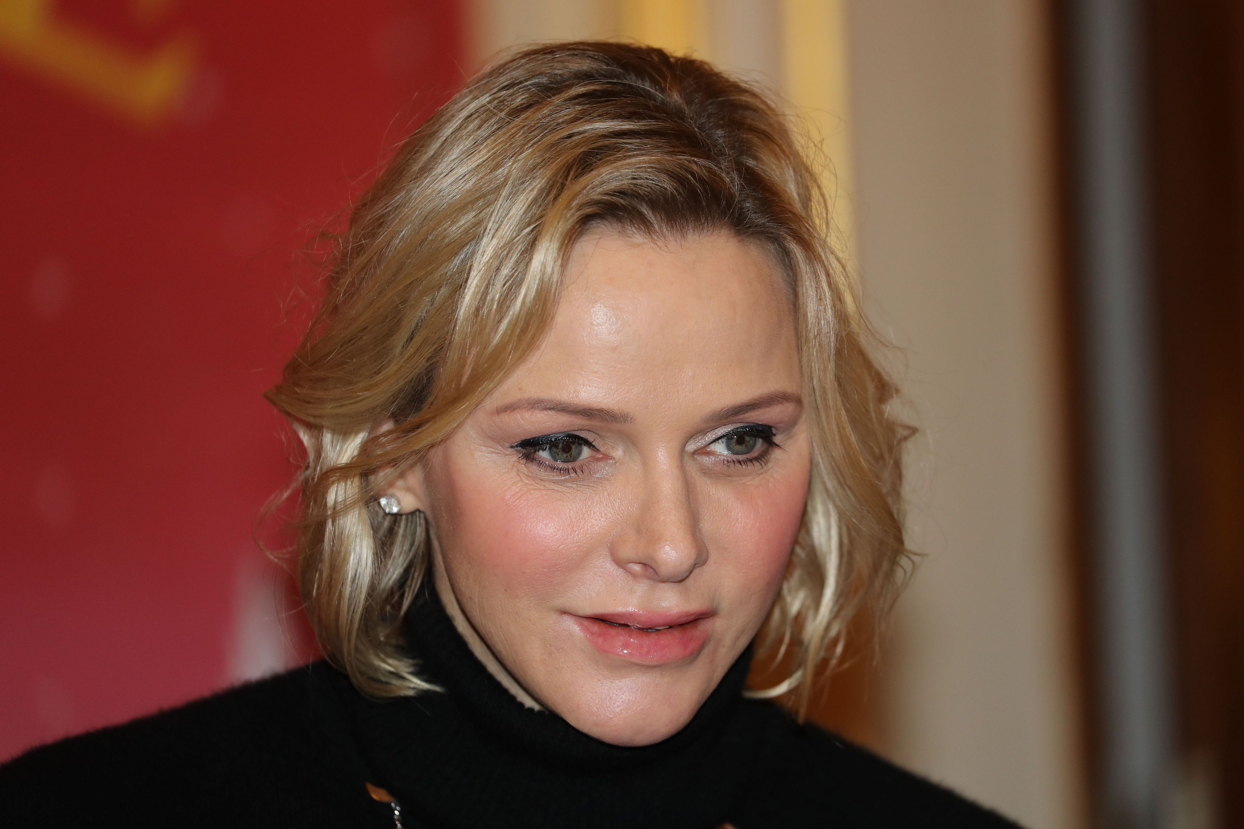 Download von www.picturedesk.com am 03.09.2021 (12:37).  Princess Charlene of Monaco attends the children's christmas event at the Monaco Palace on December 18, 2019. (Photo by VALERY HACHE / AFP) - 20191218_PD4980 - Rechteinfo: Rights Managed (RM) Nur für redaktionelle Nutzung! Werbliche Nutzung erfordert Freigabe: bitte schicken Sie uns eine Anfrage.