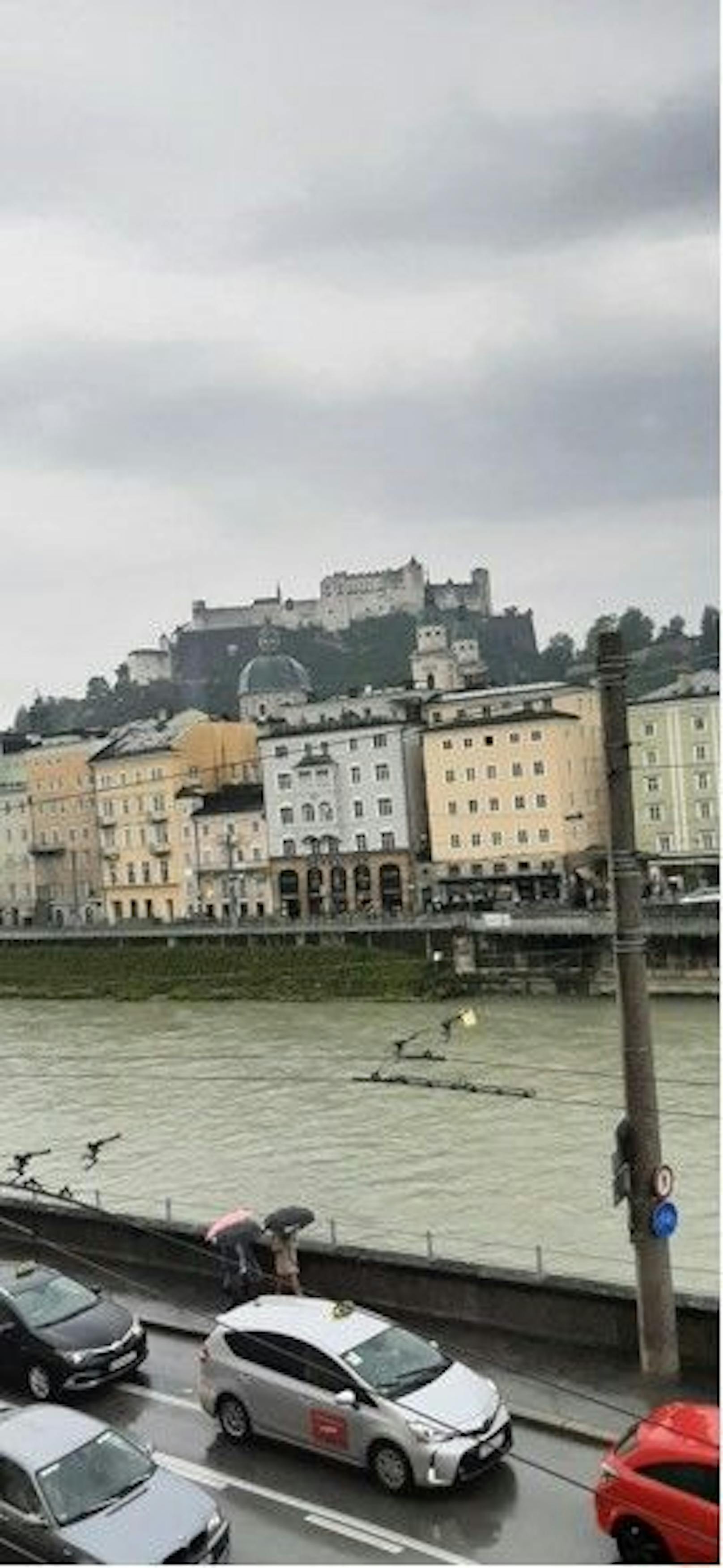 Salzburg ist nicht nur für die Festspiele bekannt, sondern auch für das oftmals verregnete Wetter.