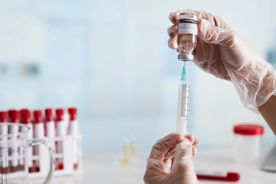 Vermehrte Impfdurchbrüche bei Pfizer-Geimpften lassen Zweifel an der Wirksamkeit aufkommen.