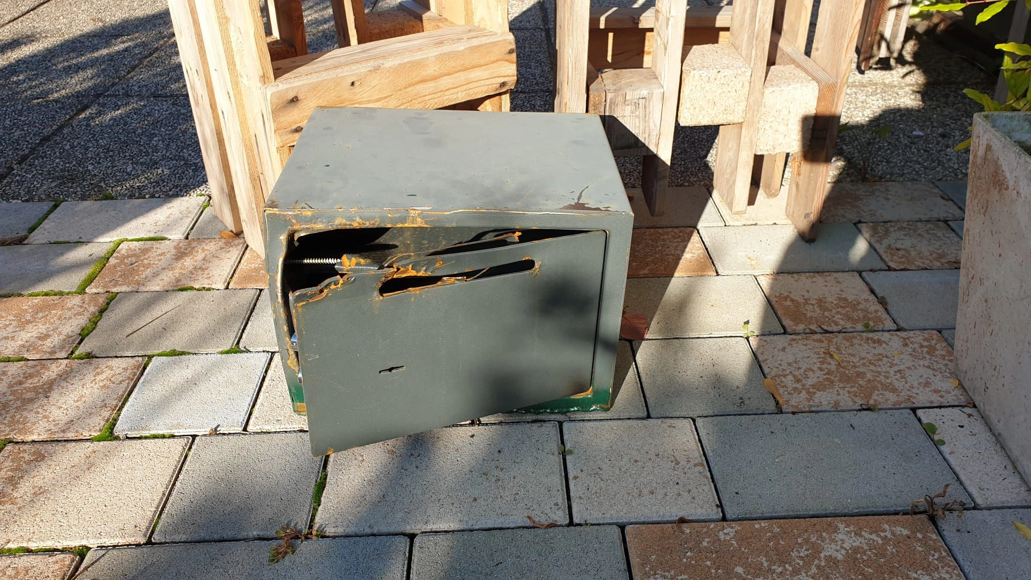 Mehrere SB-Läden der Familie Mayrhofer wurden ausgeräumt.